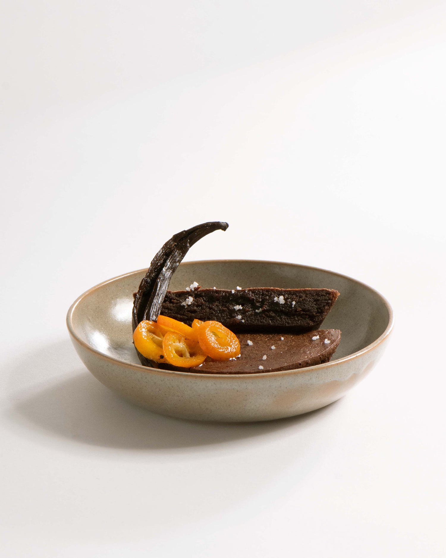 assiette en grès fait main en France