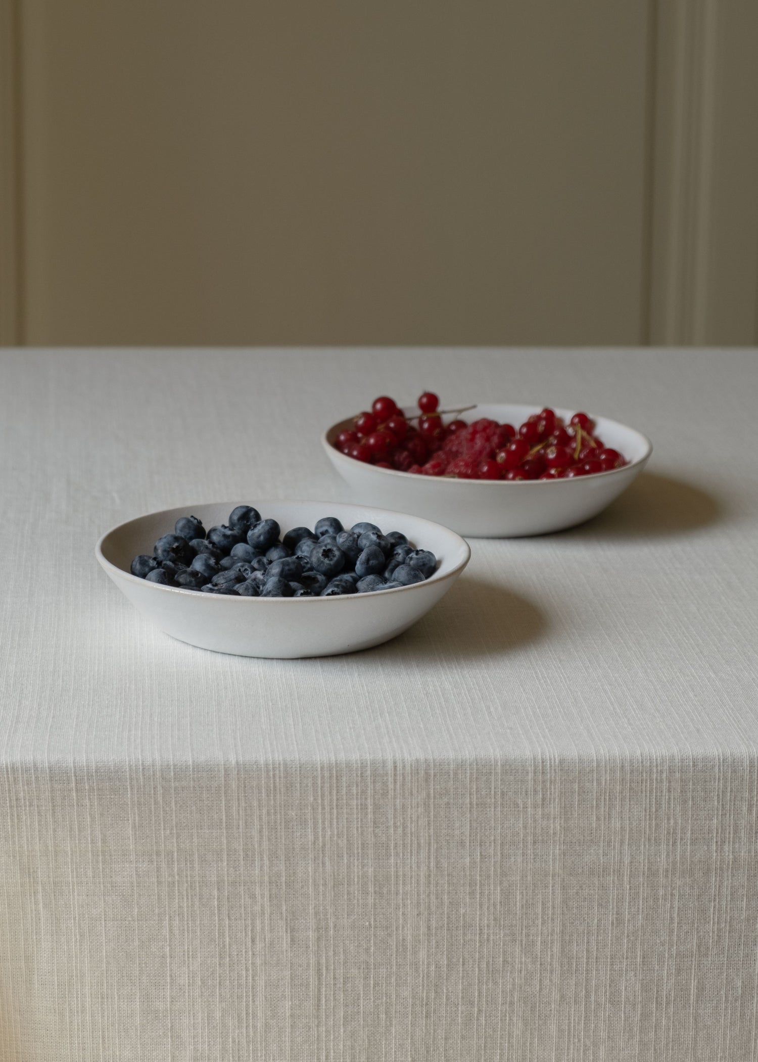 Assiette en grès, céramique artisanale française