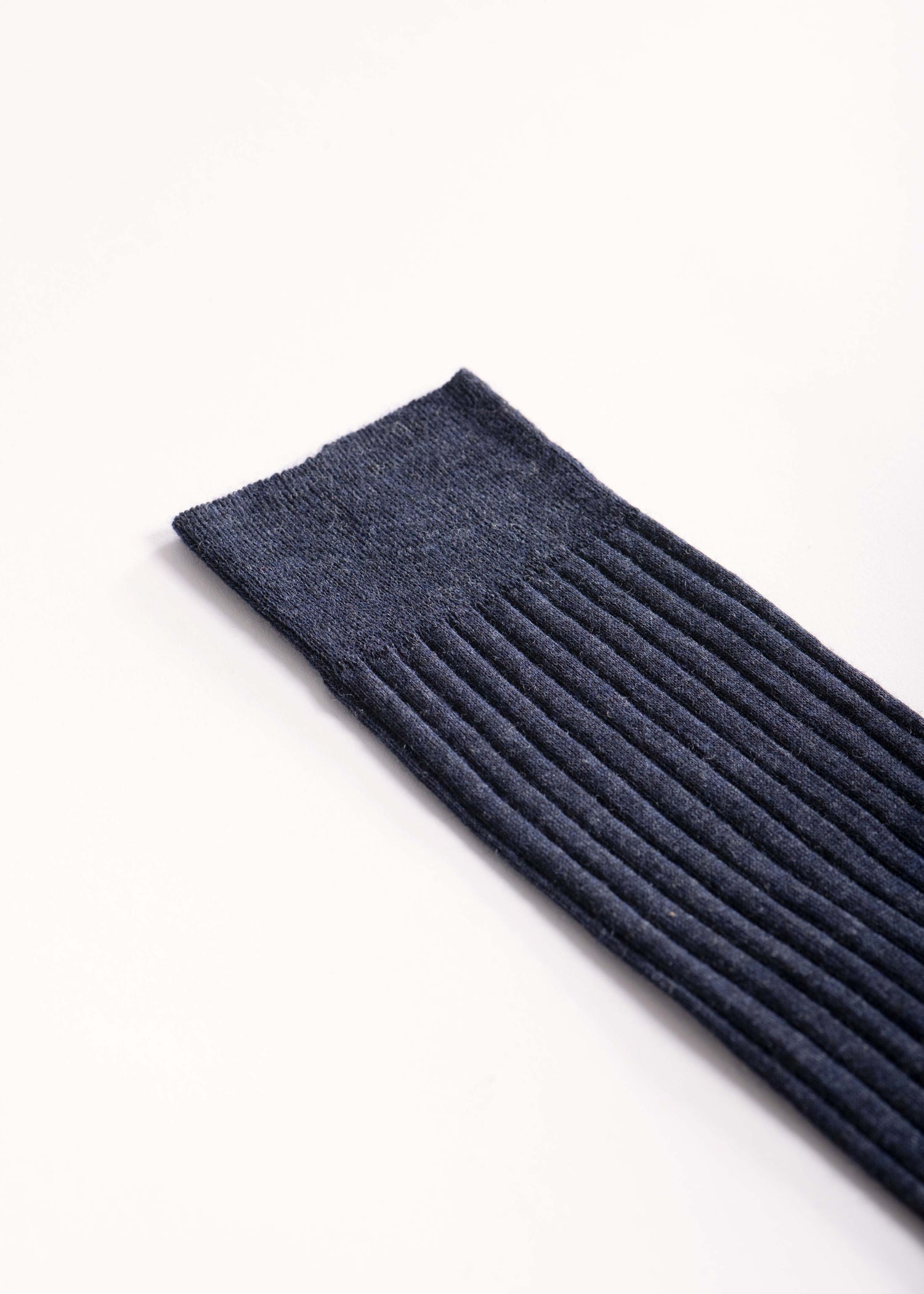 Chaussettes fines à côtes 80% laine 20% nylon, confectionnées en Italie