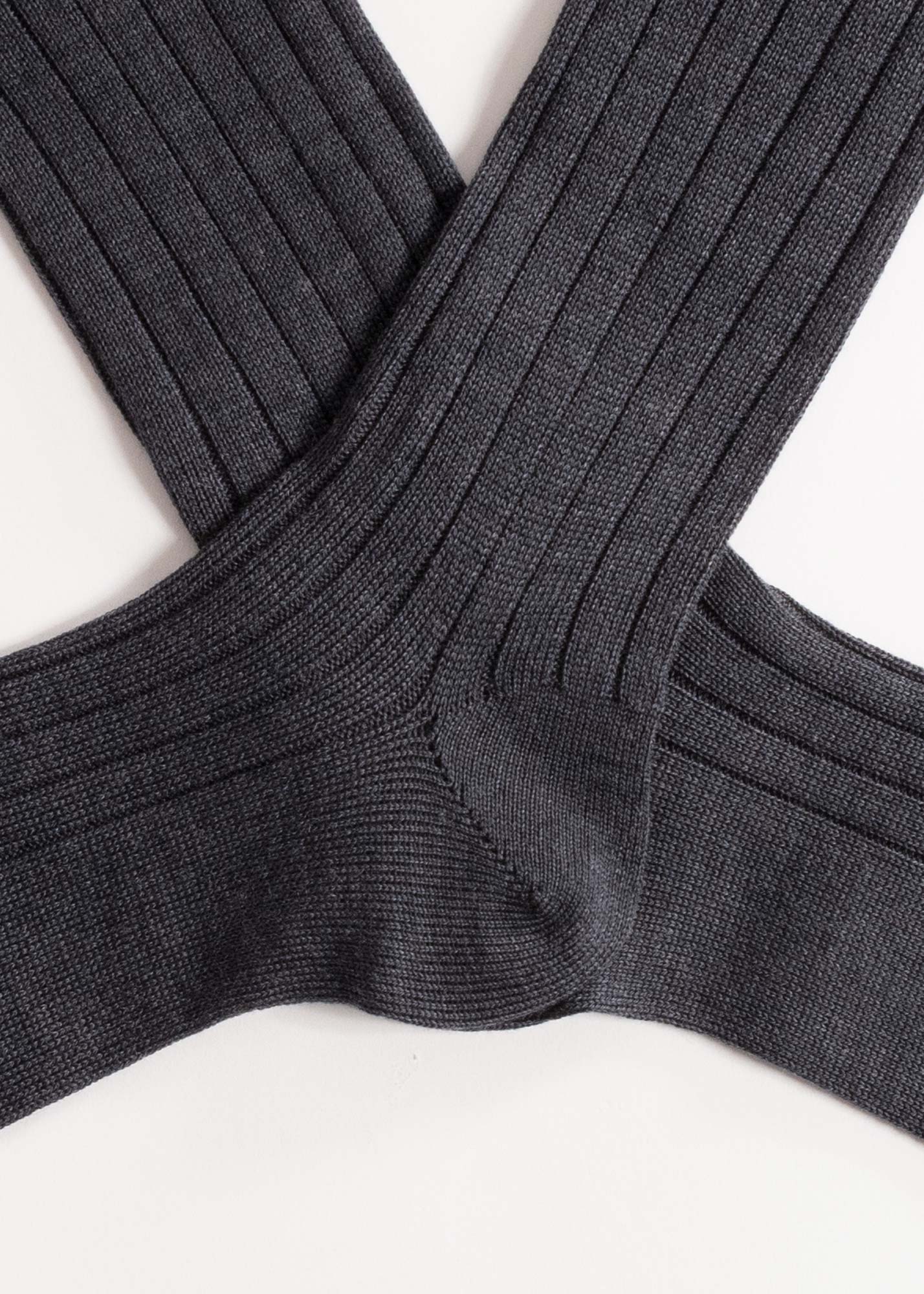 Chaussettes fines à côtes 90% laine 10% nylon, confectionnées en Italie