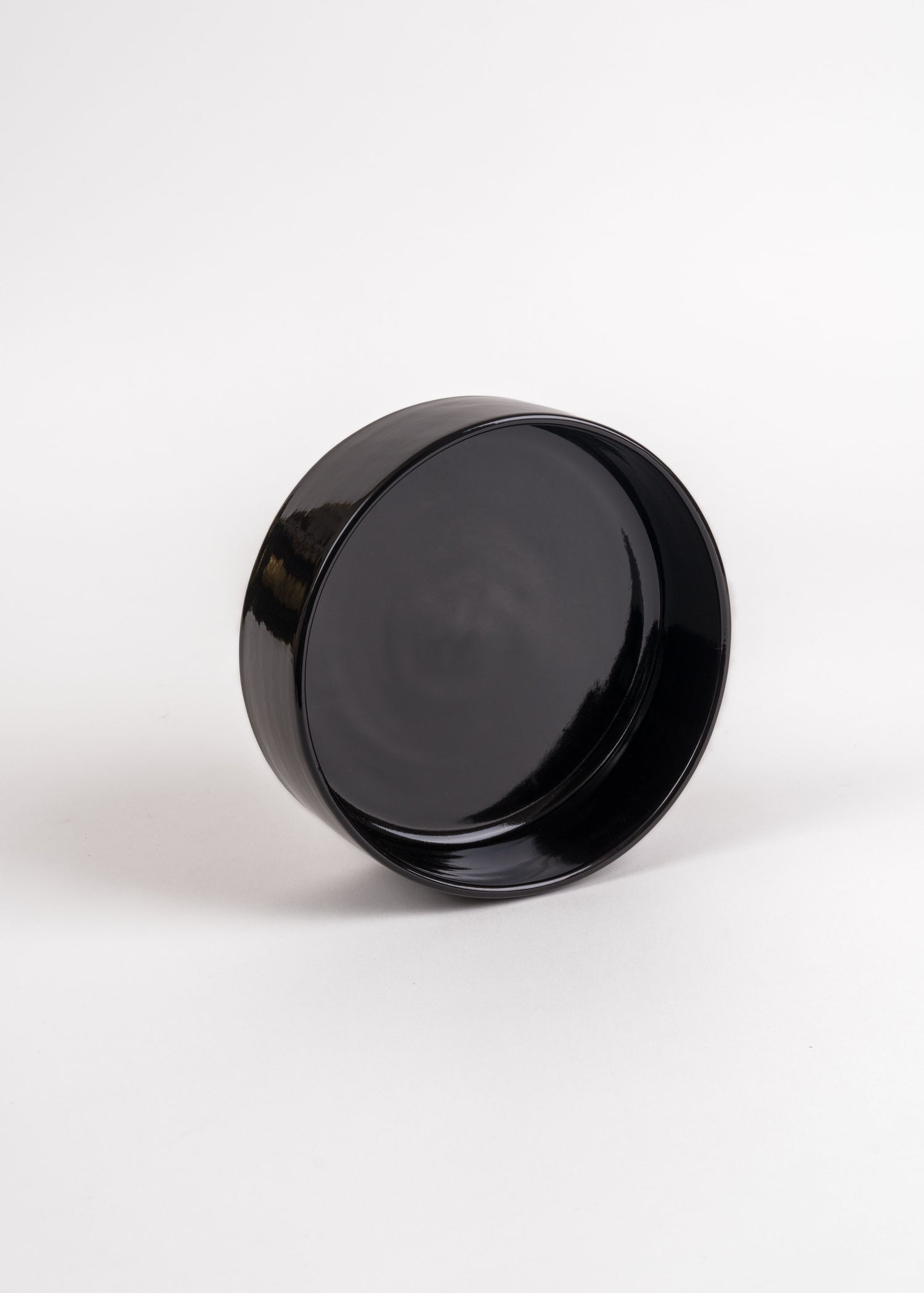 Plat en céramique  sur trois pieds noir, terracotta, fait à la main - plat de service, saladier, vide poche, compotier