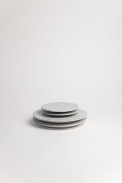 assiette en grès fait main en France